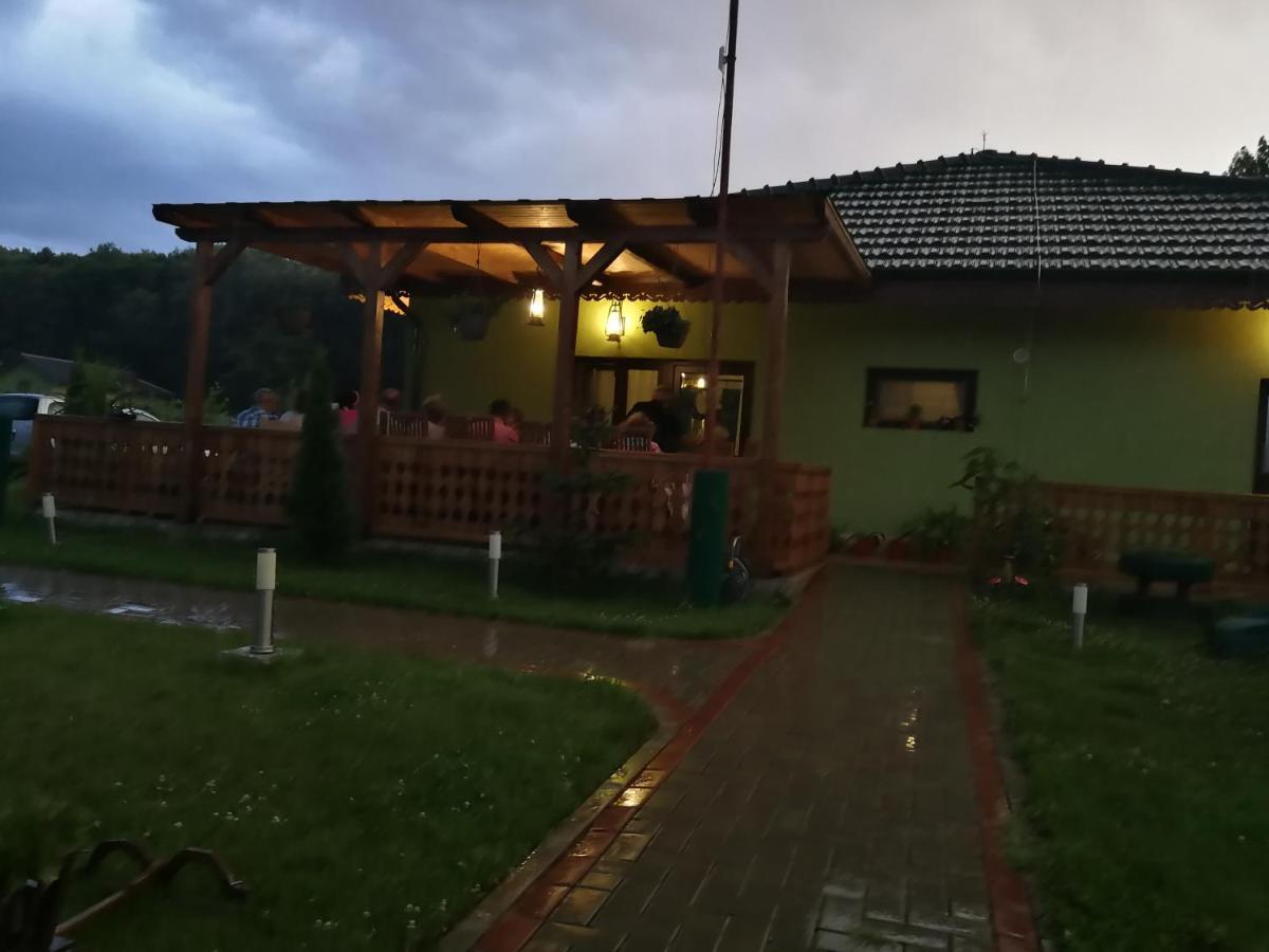 Agropensiunea Valea Fagilor Luncavita Exterior photo